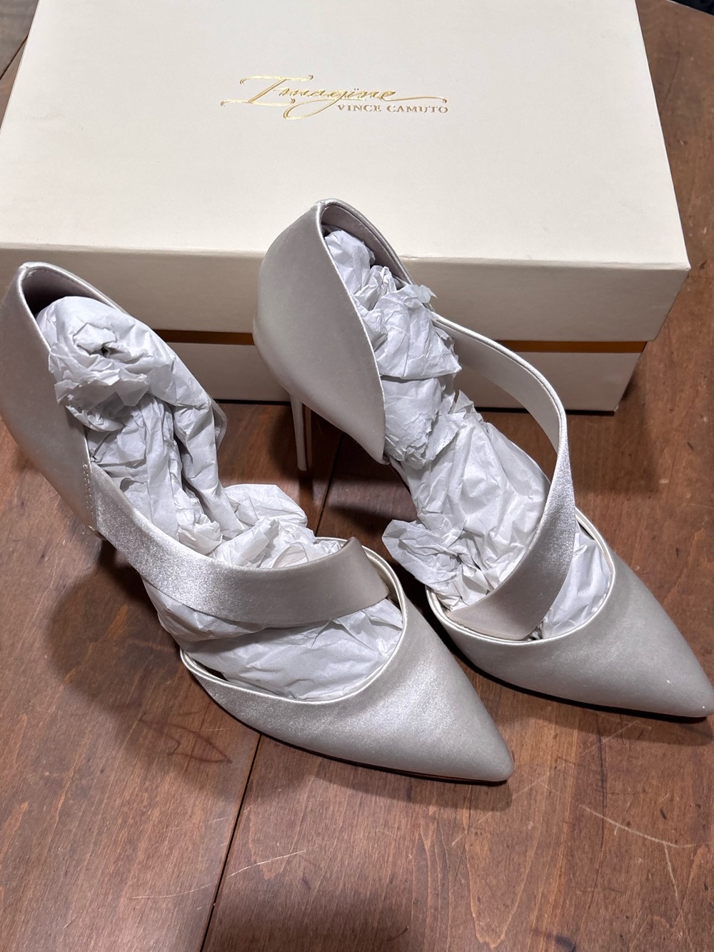 Vince Camuto Satin Pointed-Toe Heels in Ivory/Champagne Size 8.5